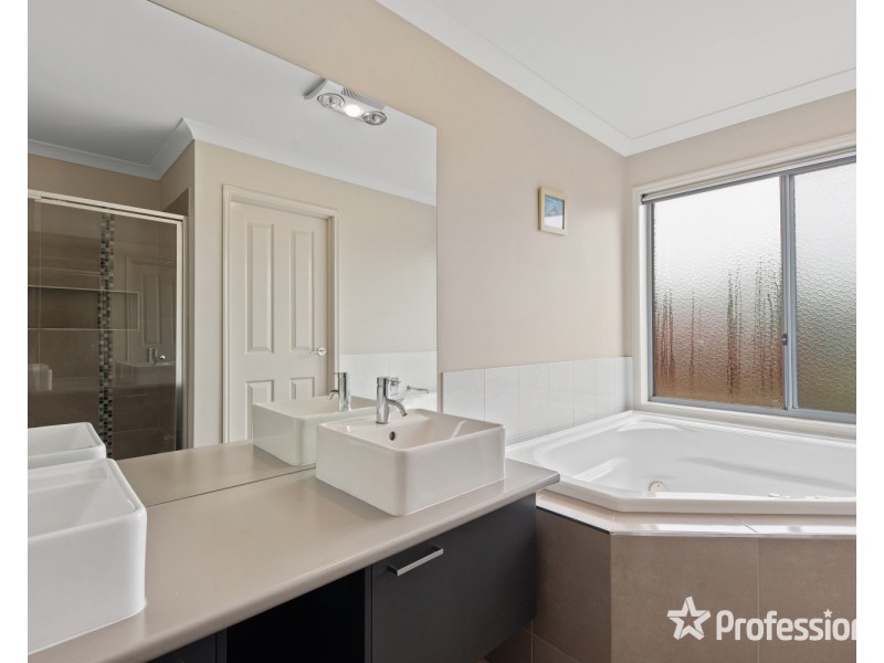 10 Jasmine Rise, Kangaroo Flat VIC 3555