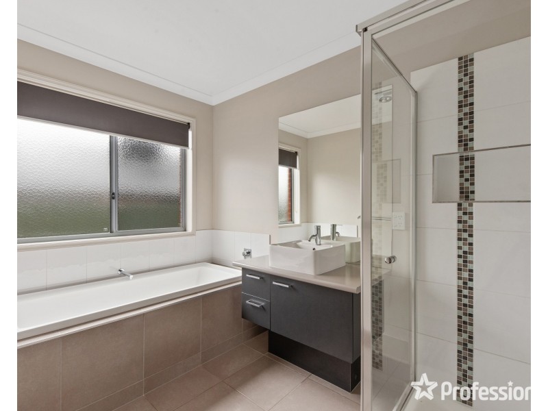 10 Jasmine Rise, Kangaroo Flat VIC 3555