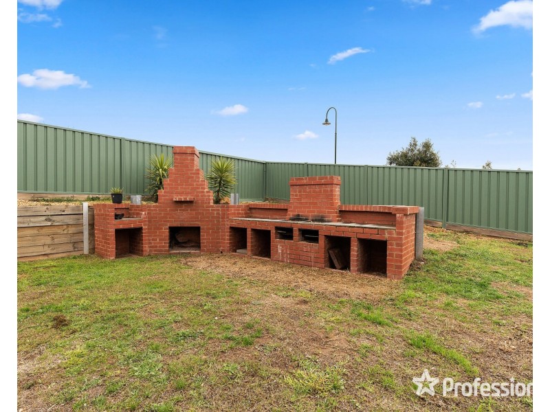 10 Jasmine Rise, Kangaroo Flat VIC 3555