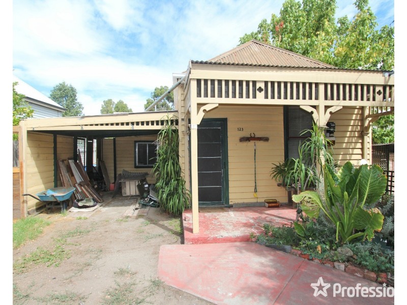 123 Eaglehawk Road, Long Gully VIC 3550