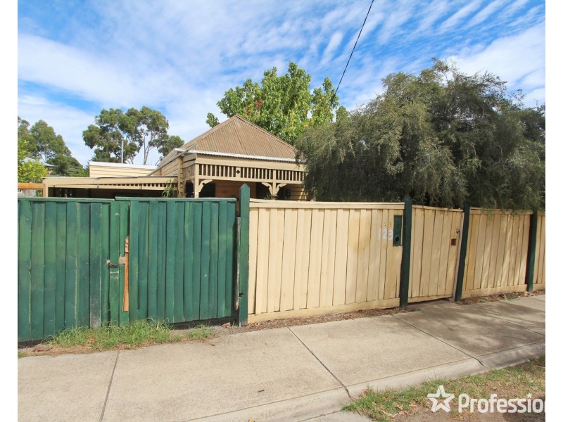 123 Eaglehawk Road, Long Gully VIC 3550