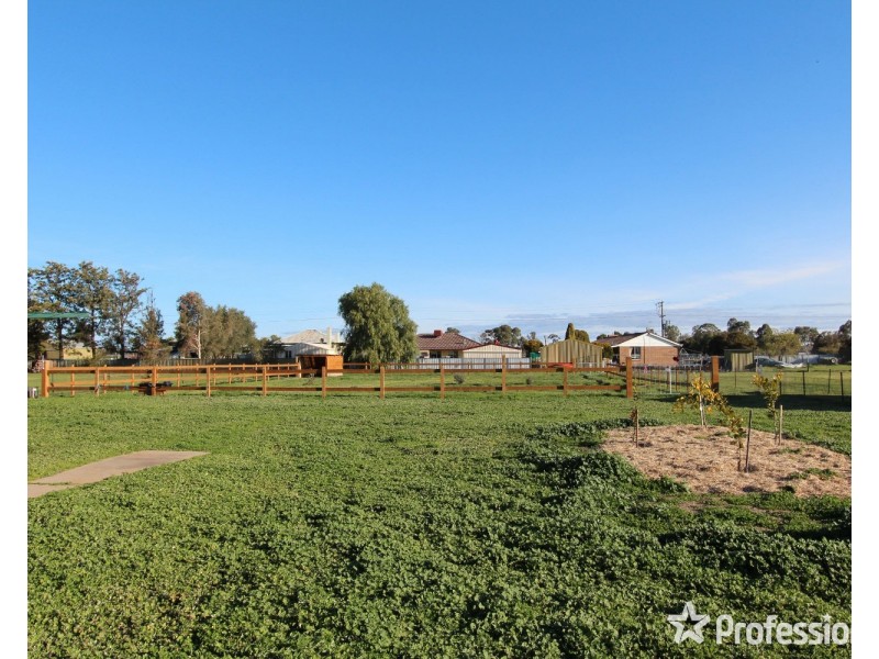 9 Carsons Road, Epsom VIC 3551