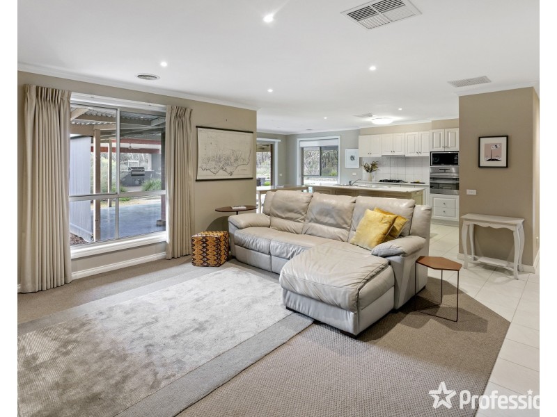 15 Floreate Drive, Junortoun VIC 3551
