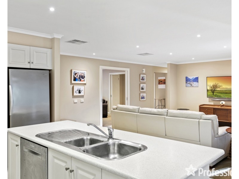 15 Floreate Drive, Junortoun VIC 3551