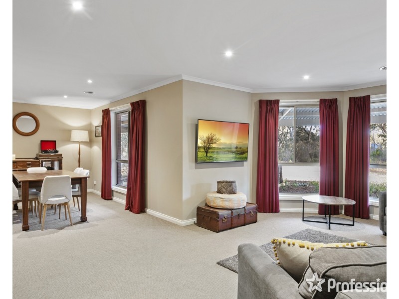 15 Floreate Drive, Junortoun VIC 3551