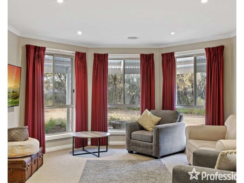 15 Floreate Drive, Junortoun VIC 3551