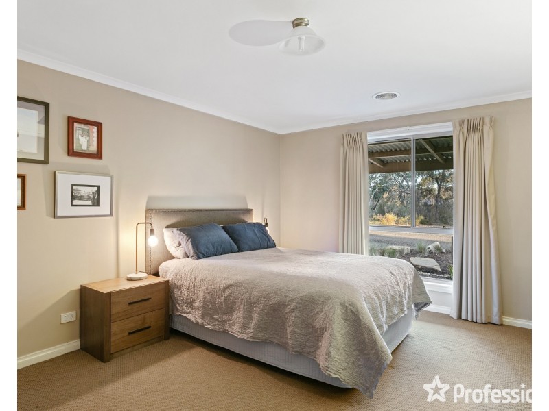 15 Floreate Drive, Junortoun VIC 3551