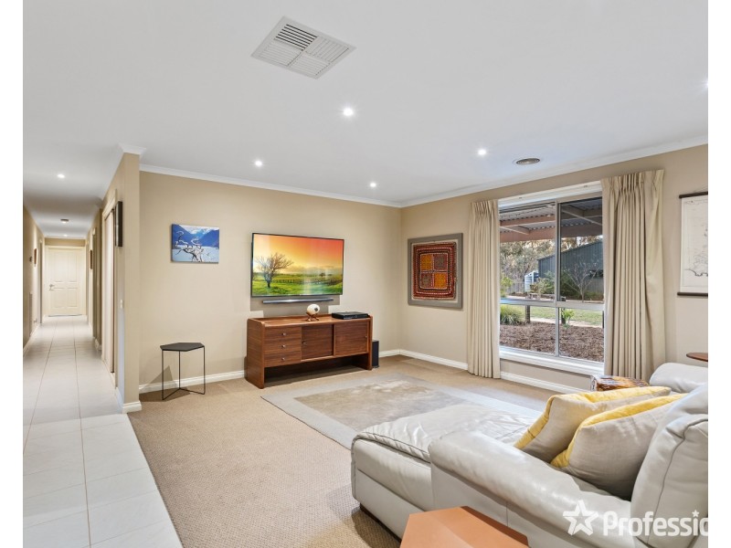 15 Floreate Drive, Junortoun VIC 3551