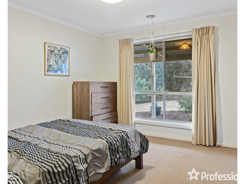 15 Floreate Drive, Junortoun VIC 3551