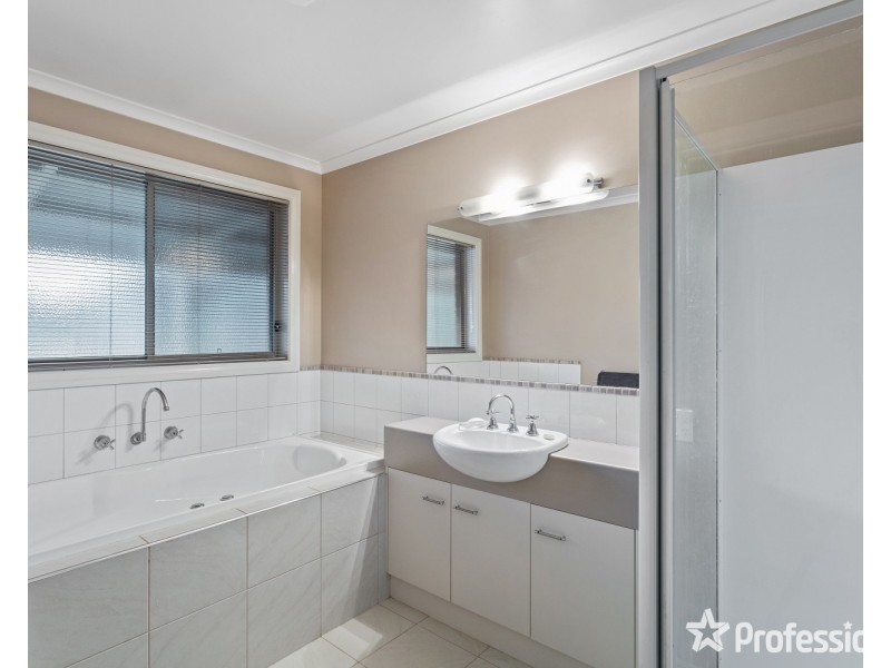 15 Floreate Drive, Junortoun VIC 3551