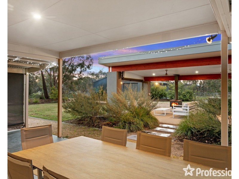 15 Floreate Drive, Junortoun VIC 3551