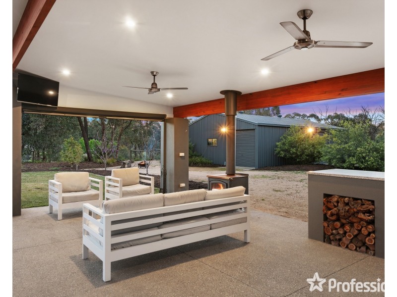 15 Floreate Drive, Junortoun VIC 3551