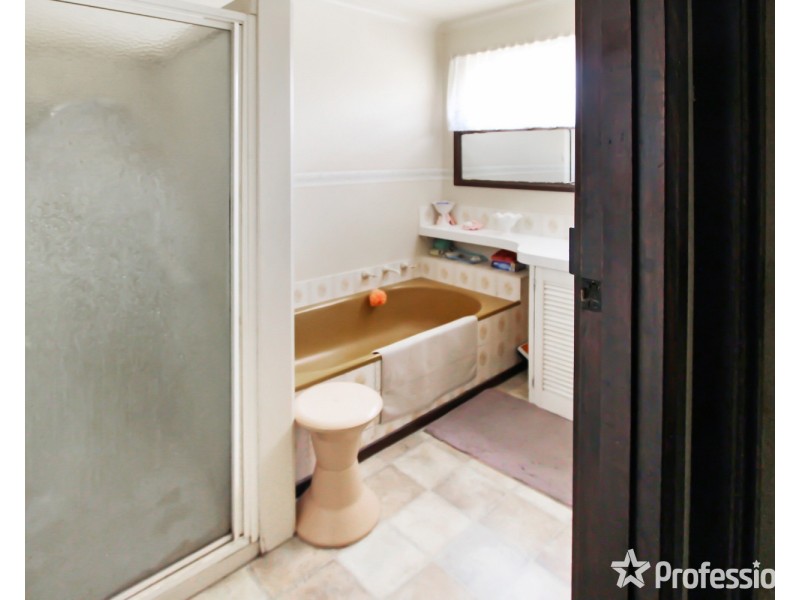 15 Waugh Street, Kangaroo Flat VIC 3555