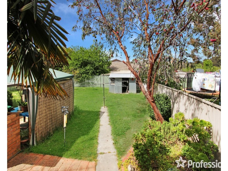 15 Waugh Street, Kangaroo Flat VIC 3555