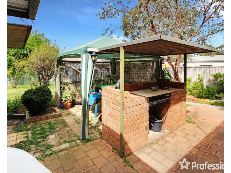 15 Waugh Street, Kangaroo Flat VIC 3555