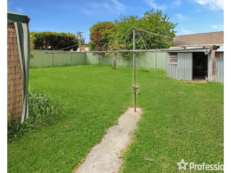 15 Waugh Street, Kangaroo Flat VIC 3555