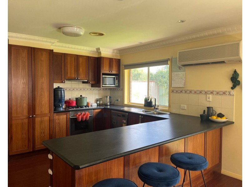 2/15 Claire Court, Kennington VIC 3550