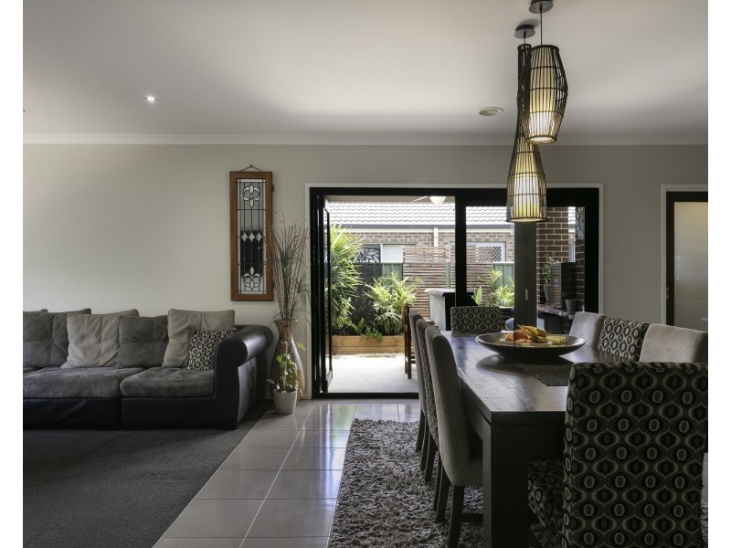 8 Creekview Place, Ascot VIC 3551