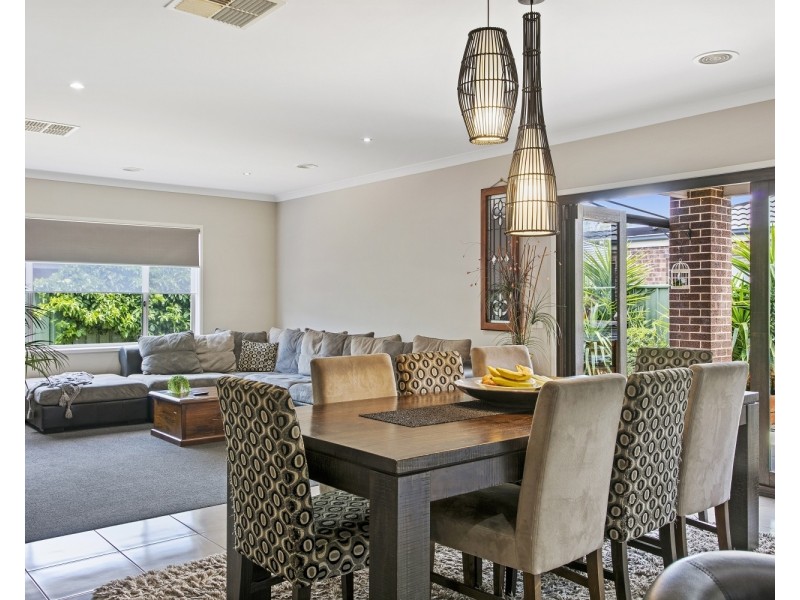 8 Creekview Place, Ascot VIC 3551