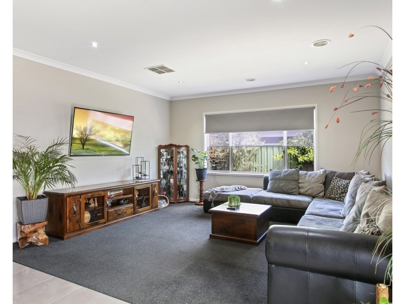 8 Creekview Place, Ascot VIC 3551