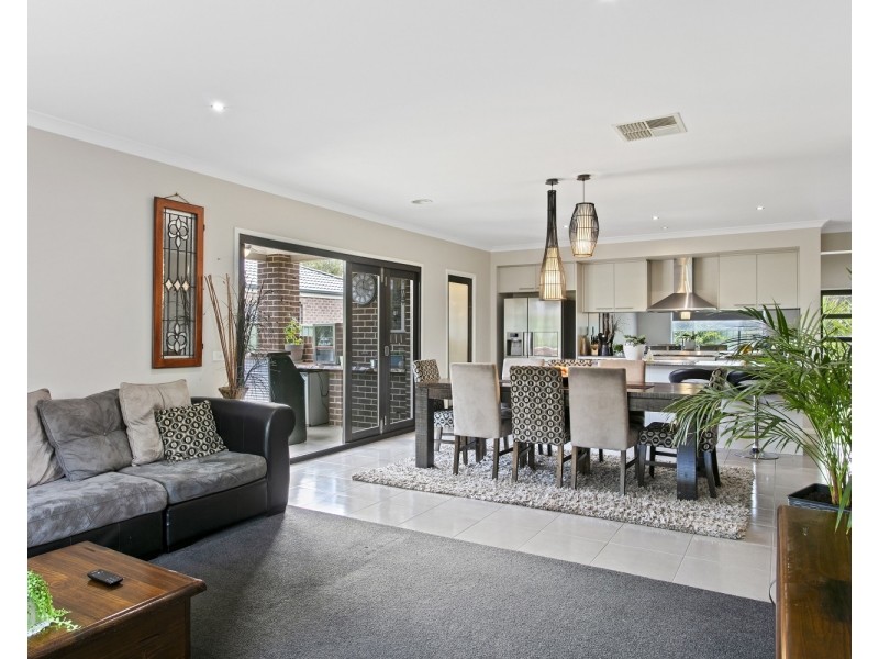 8 Creekview Place, Ascot VIC 3551