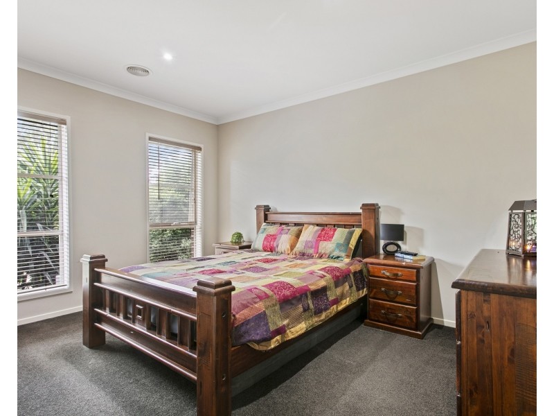 8 Creekview Place, Ascot VIC 3551