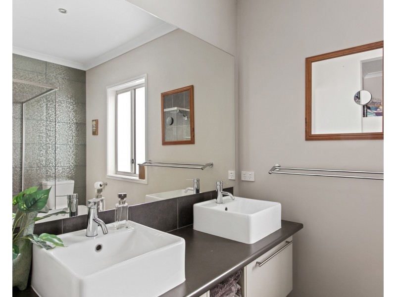 8 Creekview Place, Ascot VIC 3551