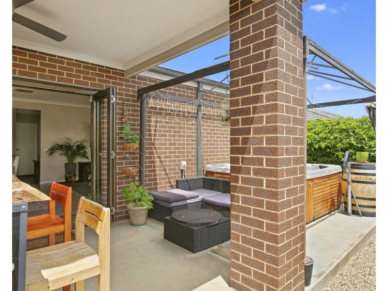 8 Creekview Place, Ascot VIC 3551