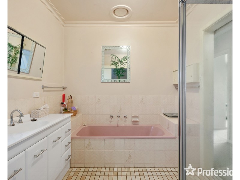 12 Bryden Court, Flora Hill VIC 3550