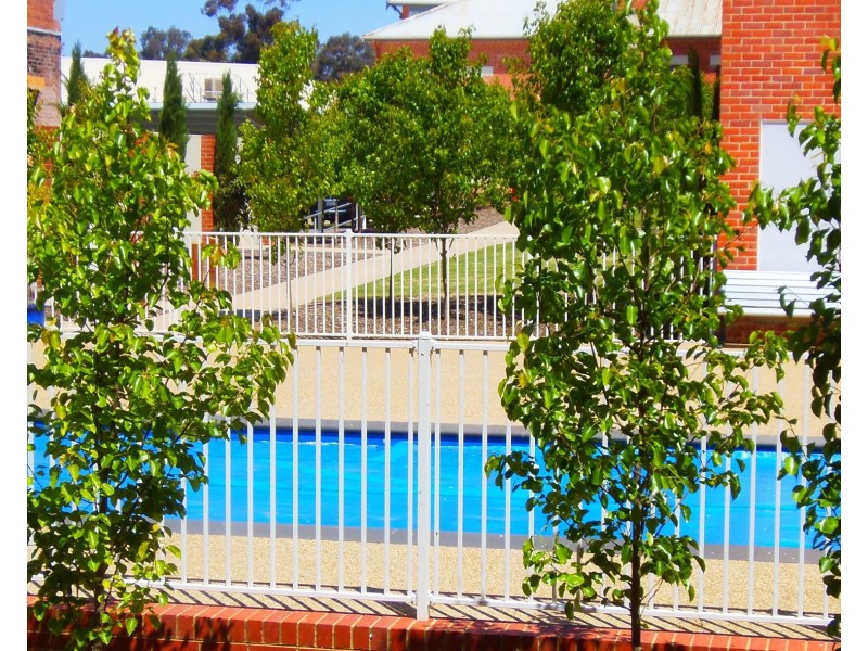 4/202 St. Aidans Road, Kennington VIC 3550