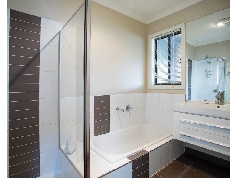 6 Illingworth Street, Golden Square VIC 3555