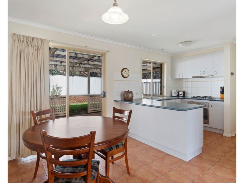 13B Grevillea Avenue, Kangaroo Flat VIC 3555