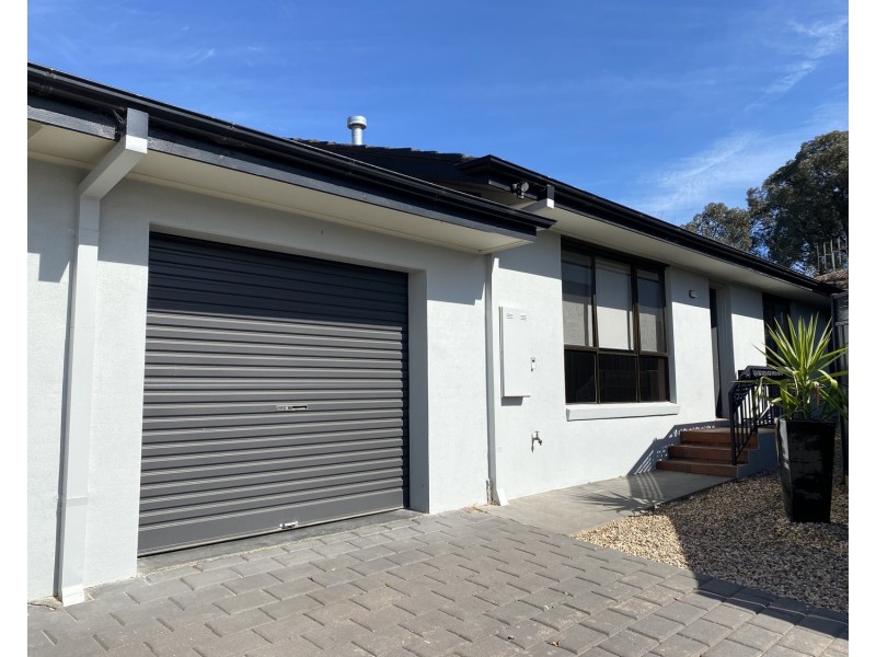 1/2 Roslyn Court, Kennington VIC 3550