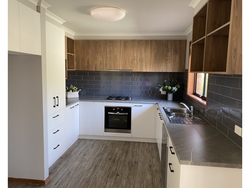 1/2 Roslyn Court, Kennington VIC 3550