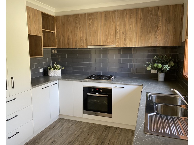 1/2 Roslyn Court, Kennington VIC 3550