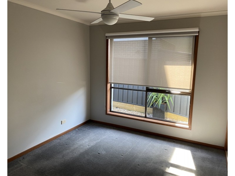 1/2 Roslyn Court, Kennington VIC 3550