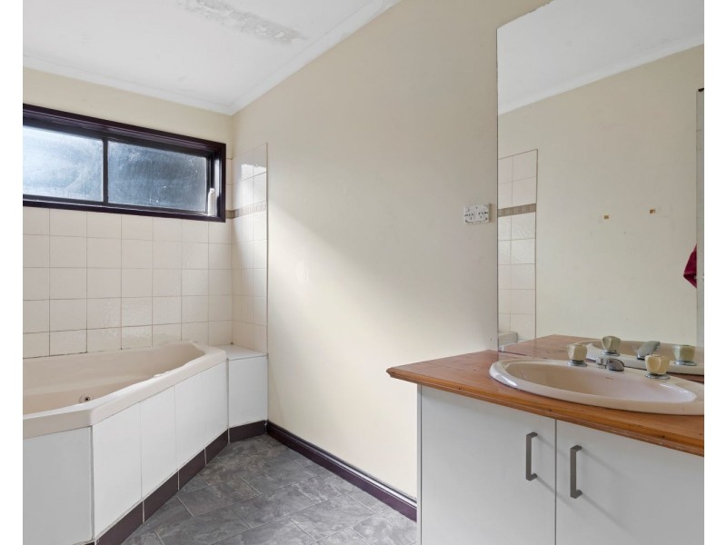 696 Midland Highway, Huntly VIC 3551