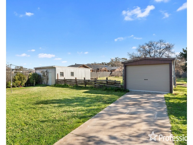 207 Jobs Gully Road, Eaglehawk VIC 3556