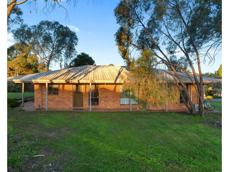 1 & 2/154 Harley Street, Strathdale VIC 3550