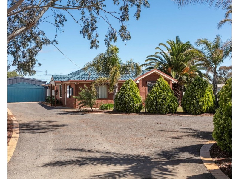 9 Carsons Road, Epsom VIC 3551