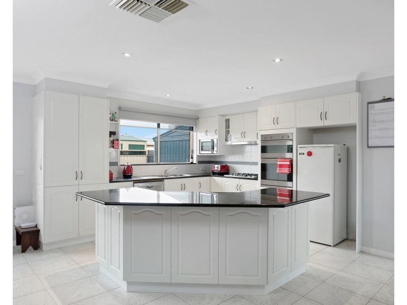 9 Carsons Road, Epsom VIC 3551