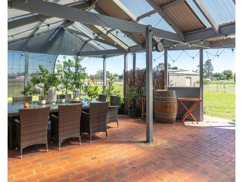 9 Carsons Road, Epsom VIC 3551