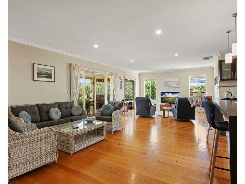 94 Queen, Kangaroo Flat VIC 3555