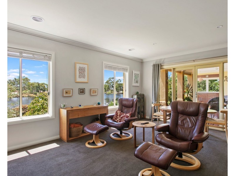 94 Queen, Kangaroo Flat VIC 3555