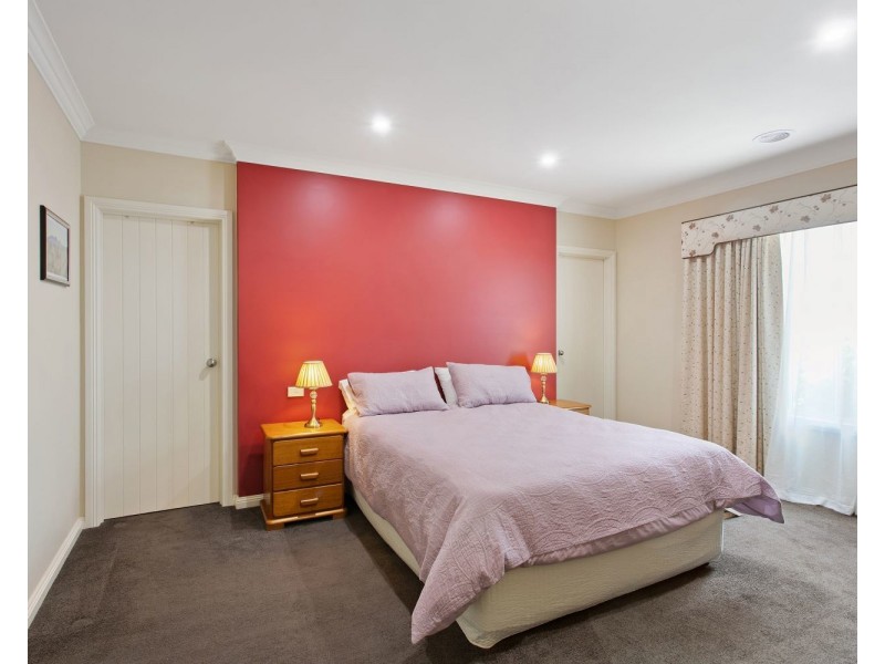 94 Queen, Kangaroo Flat VIC 3555