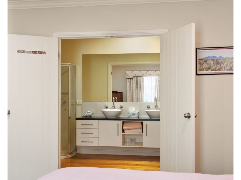 94 Queen, Kangaroo Flat VIC 3555