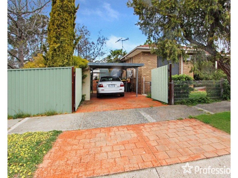 15 Waugh Street, Kangaroo Flat VIC 3555