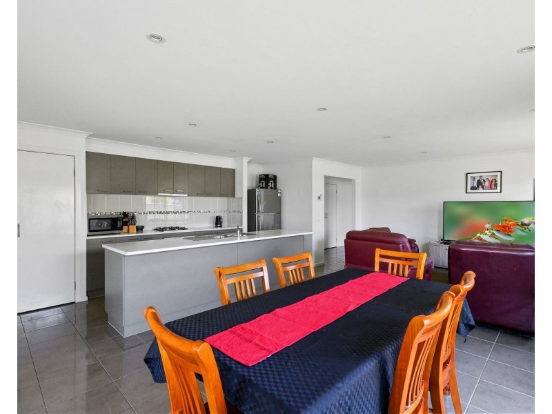 79 Greenfield Drive, Epsom VIC 3551