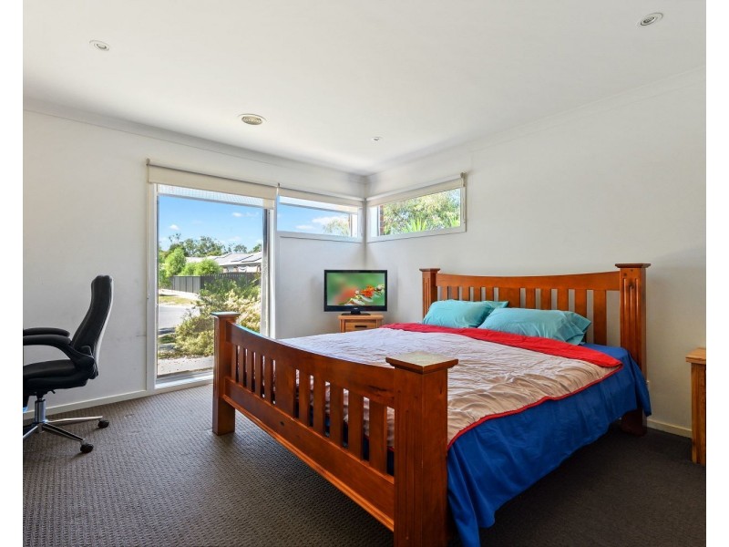 79 Greenfield Drive, Epsom VIC 3551