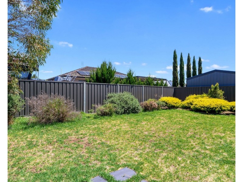 79 Greenfield Drive, Epsom VIC 3551